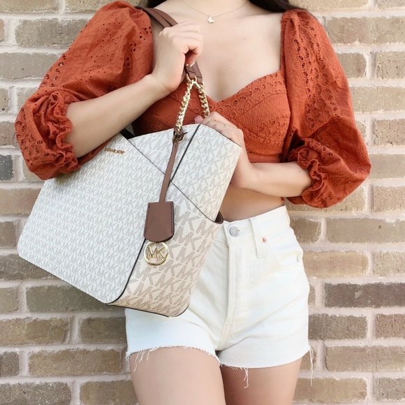 Michael Kors Large Chain Shoulder Tote MK Signature - Picture 6 of 6